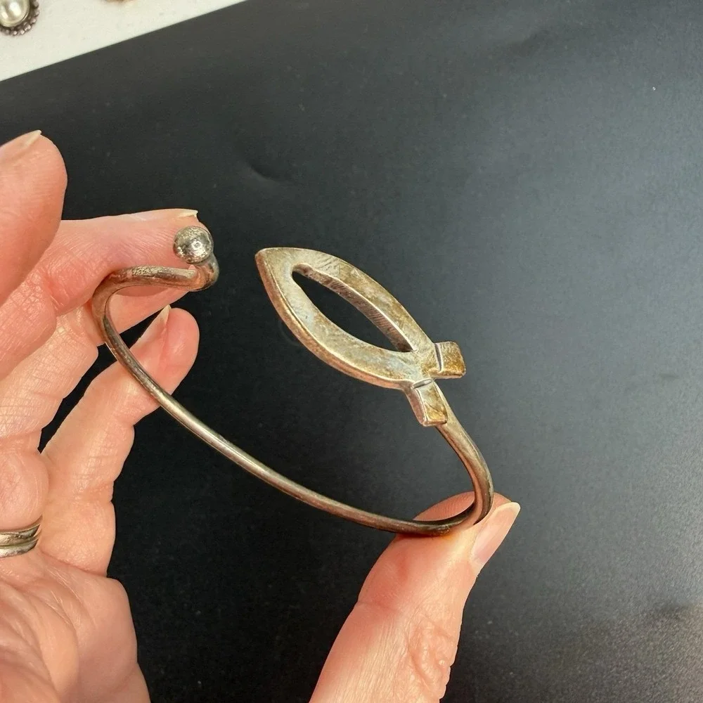 James Avery Sterling Silver 925 Bracelet Hammered Religious Fish Hook On Retired